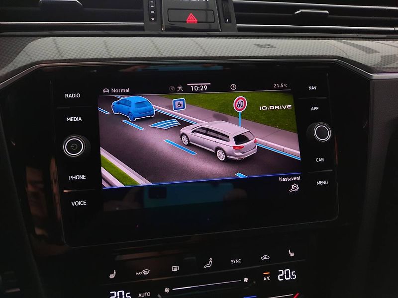Volkswagen Passat (2023) 2.0 TDI 4Motion (147kW/200k) D - fotka 16 z 26