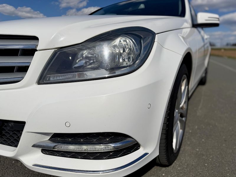 Mercedes-Benz Třídy C 180 CGI NAVIGACE SERVISKA - fotka 9 z 37