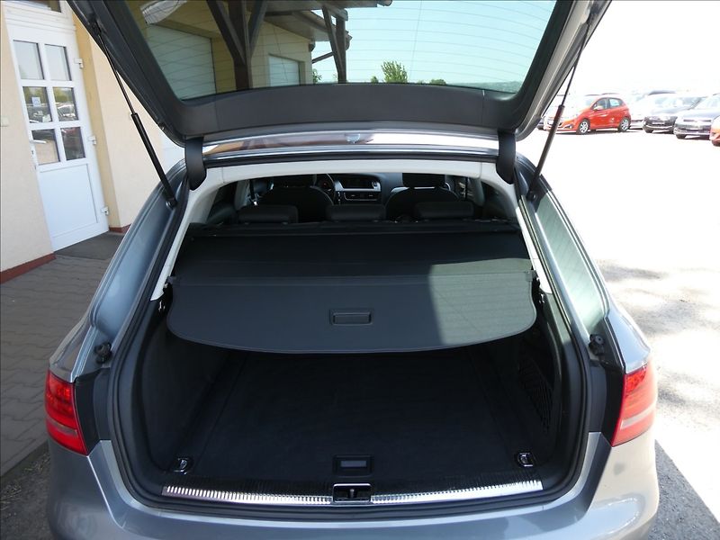 Audi A4 2,0 TDi 125kW serviska,NAVI - fotka 15 z 40
