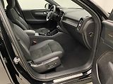 Volvo XC40 B4 AWD DARK PLUS AUT CZ - náhled 24