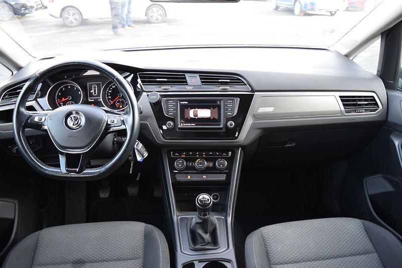 Volkswagen Touran (2017) 1.4TSI 110kw COMFORTLINE WEBAS - fotka 18 z 44