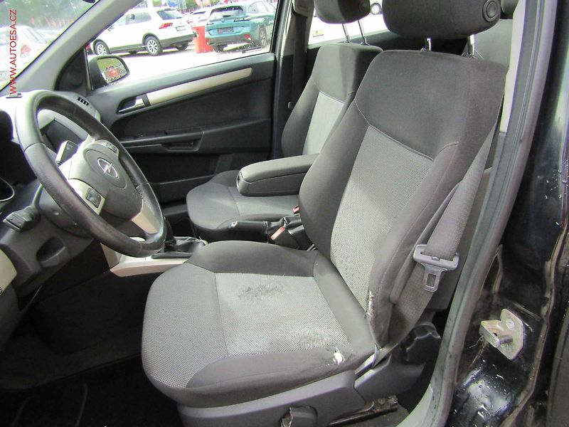 Opel Astra (2008) 1.9 CDTi, 2.maj,ČR, AC - fotka 9 z 16