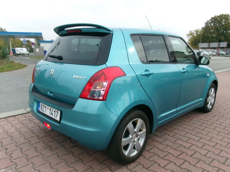 Suzuki Swift (2009) 1,3i KLIMA - ZADÁNO - fotka 8 z 26