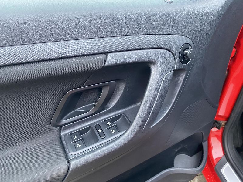 Škoda Roomster (2014) 1.2TSi MODEL NOIRE - fotka 24 z 65