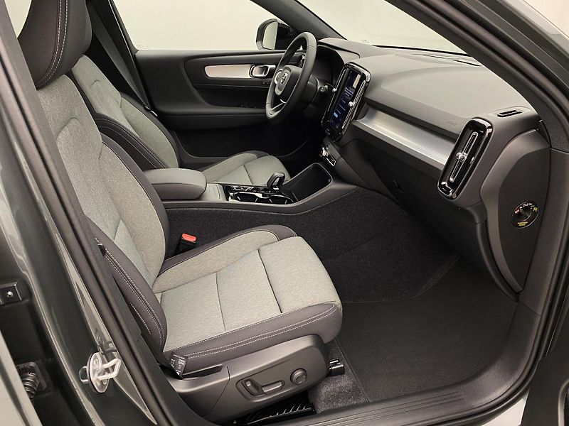 Volvo XC40 (2026) B4 AUT DARK PLUS - fotka 22 z 61