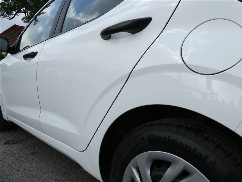 Hyundai i10 1,0 MPi 50kW Classic,tempomat - fotka 14 z 40
