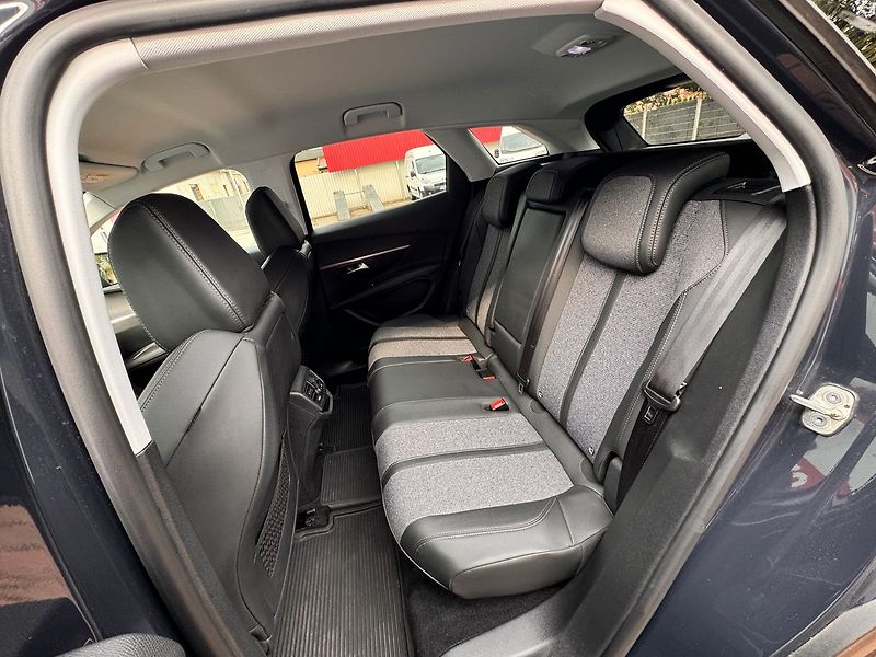 Peugeot 3008 1.5 BlueHDi Allure Aut., ČR - fotka 10 z 26
