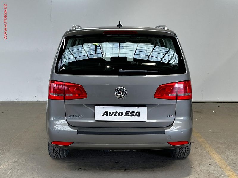 Volkswagen Touran (2011) 1.4 TSi, Highline, DSG, kůže - fotka 5 z 17
