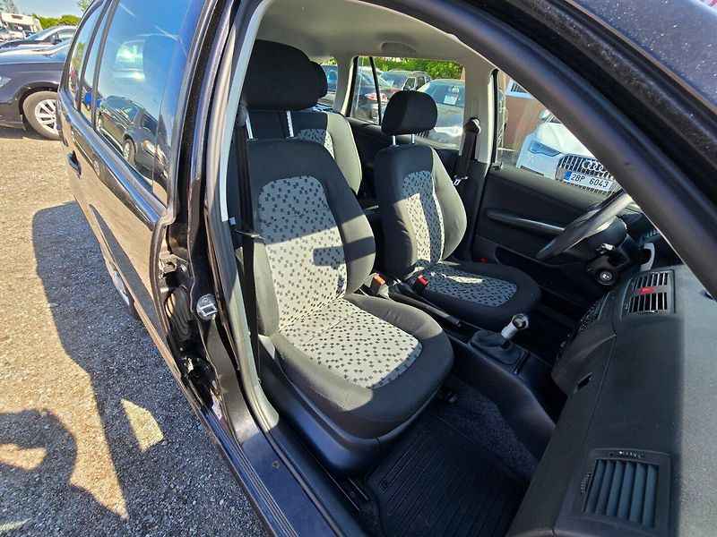 Škoda Fabia (2007) 1.4 MPi 59 KW Ambiente - fotka 21 z 23