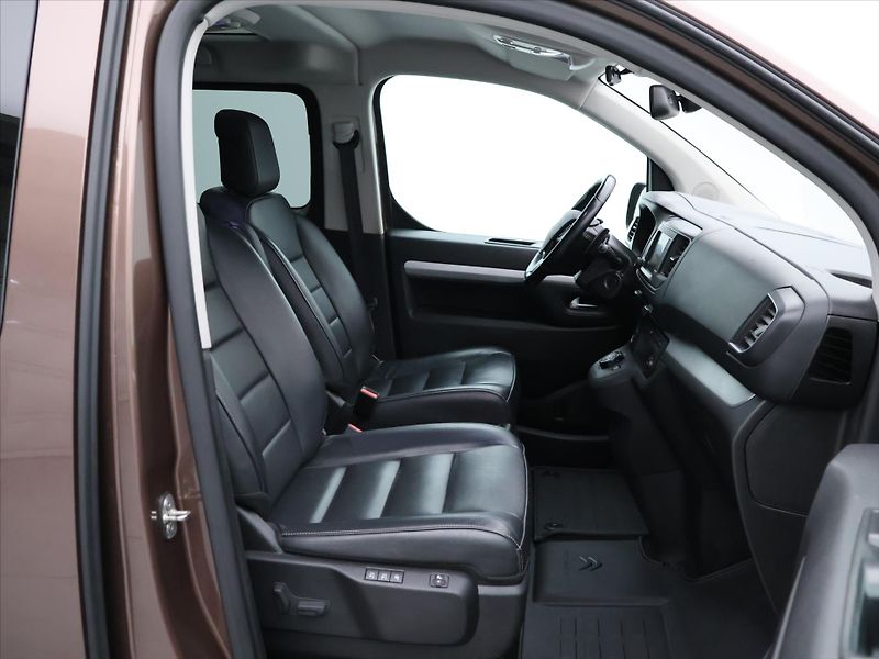 Citroën SpaceTourer 2,0 HDI 130kW Shine CZ DPH - fotka 12 z 38