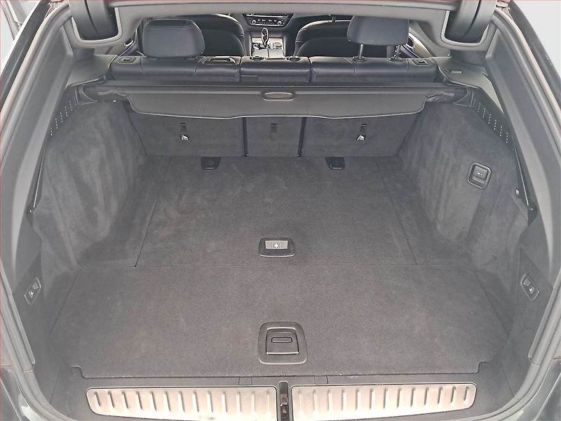 BMW Řada 5 (2018) M Sport 520d xDrive - fotka 17 z 17