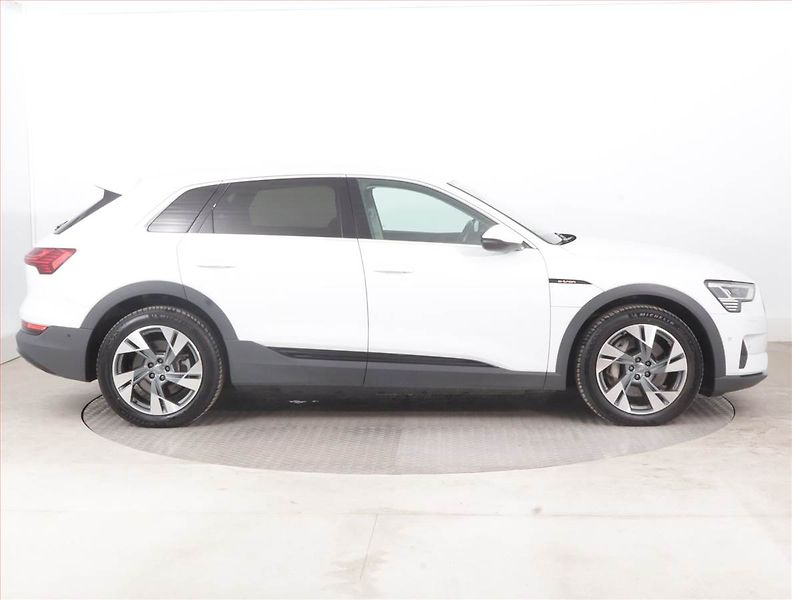 Audi e-tron (2020) 50 quattro, SoH 87% - fotka 6 z 19