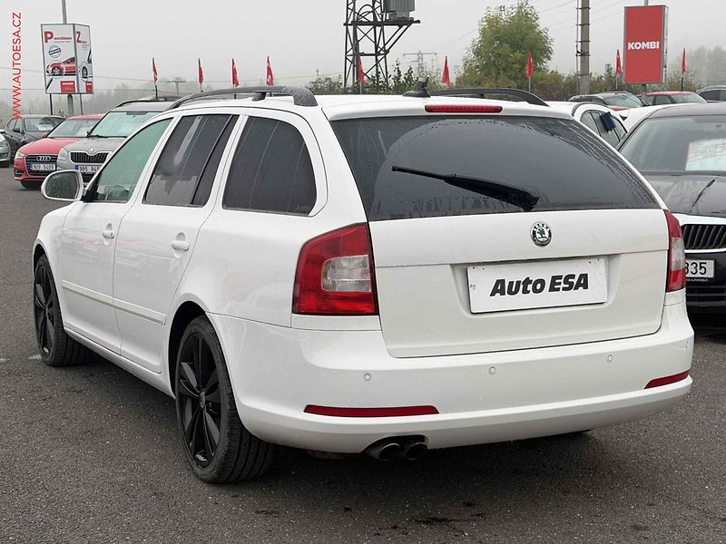 Škoda Octavia (2012) 2.0 TDi, RS, DSG, xenon - fotka 6 z 18