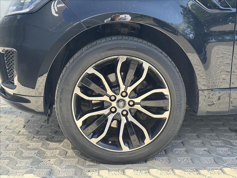 Land Rover Range Rover Sport 3,0 SDV6 HSE Dynamic AT 4x4 ČR - fotka 31 z 34