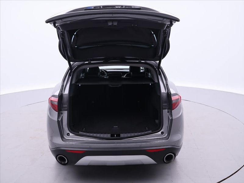 Alfa Romeo Stelvio 2,0 TBi 148kW Aut. Q4 Super - fotka 9 z 32