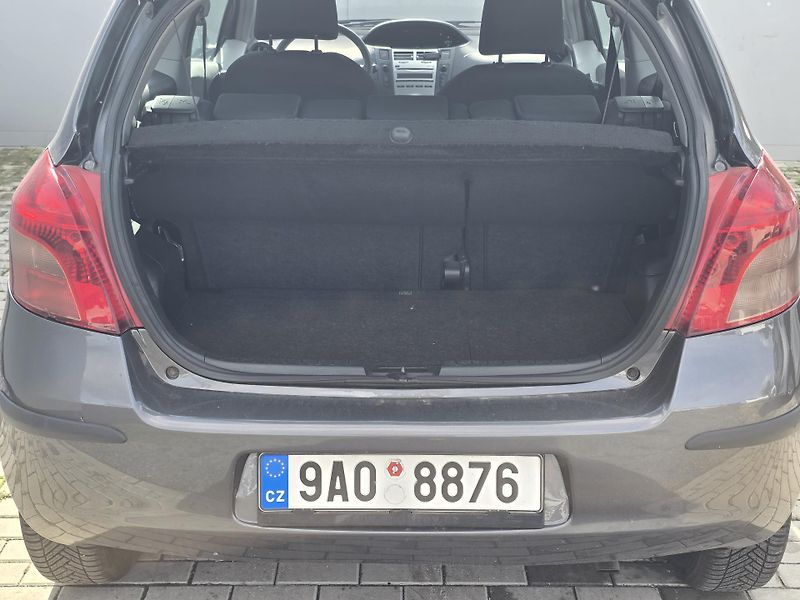 Toyota Yaris 1,3 VVT-i - fotka 7 z 23