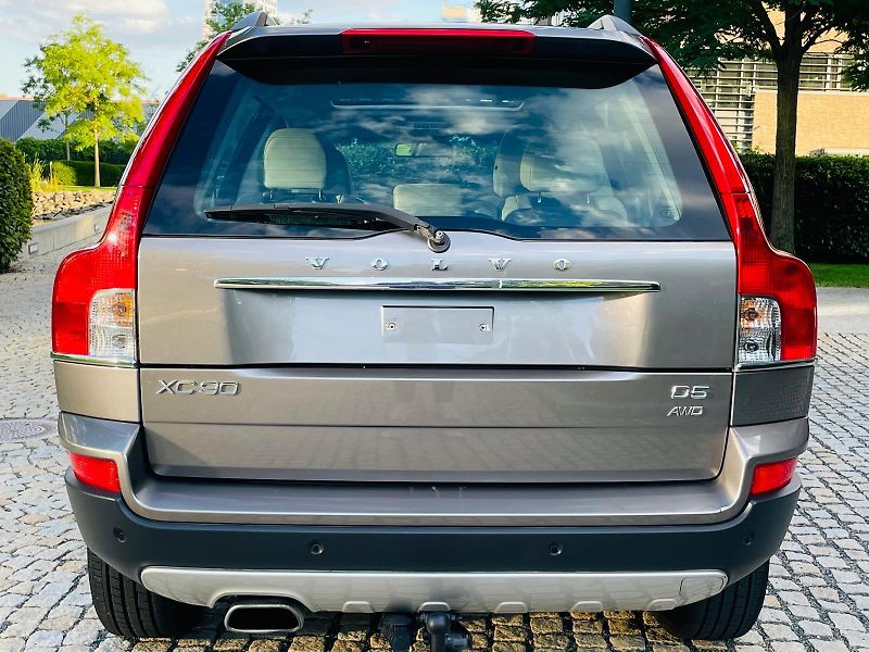 Volvo XC90 2.4 D5 4x4 AUT SERVISKA TAŽNÉ - fotka 14 z 48