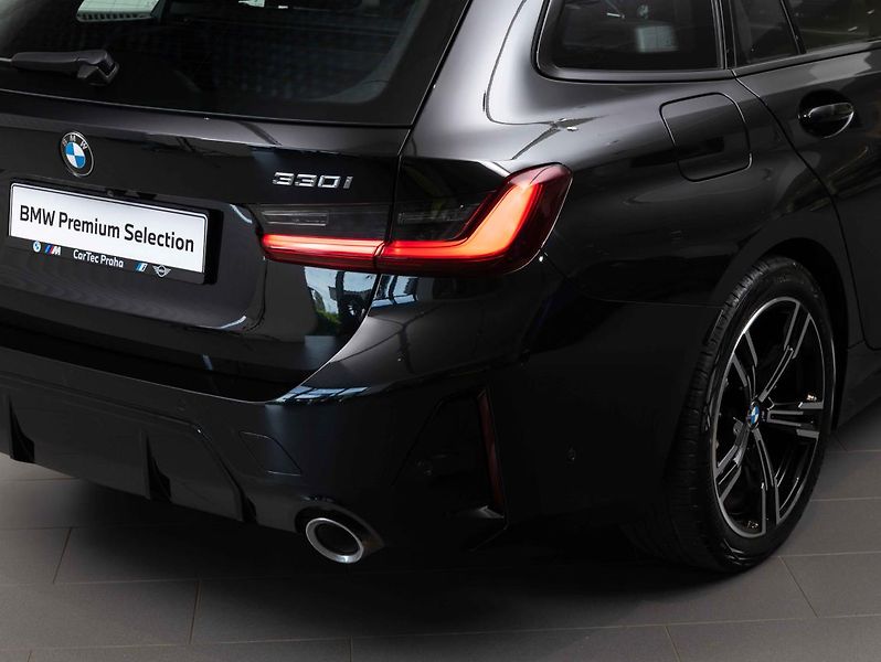 BMW Řada 3 330i xDrive Touring - fotka 9 z 20