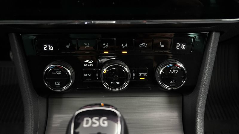 Škoda Superb 2.0 TSI DSG Style Combi - fotka 13 z 29