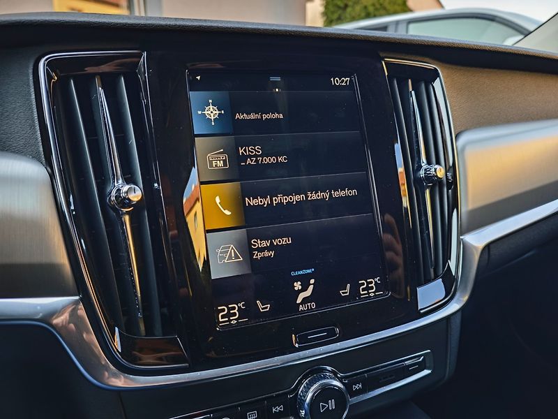 Volvo V90 (2019) 2.0 D4 Momentum 140kW 8AT - fotka 25 z 43
