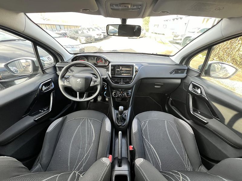 Peugeot 208 1.2i KLIMATIZACE ABS ASR ESP - fotka 18 z 41