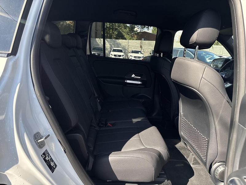 Mercedes-Benz GLB 200d 4MATIC - fotka 14 z 15