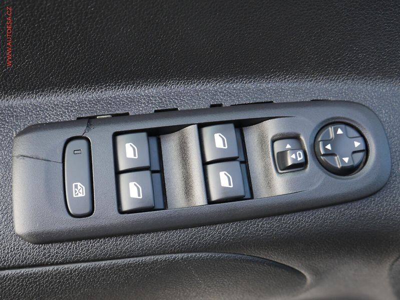 Opel Combo (2019) 1.5CDTi MAXi XL 7míst, 2.maj - fotka 12 z 19