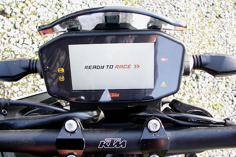 KTM 890 Duke R 121PS ČR 1. maj. - ZADÁNO! - fotka 19 z 34