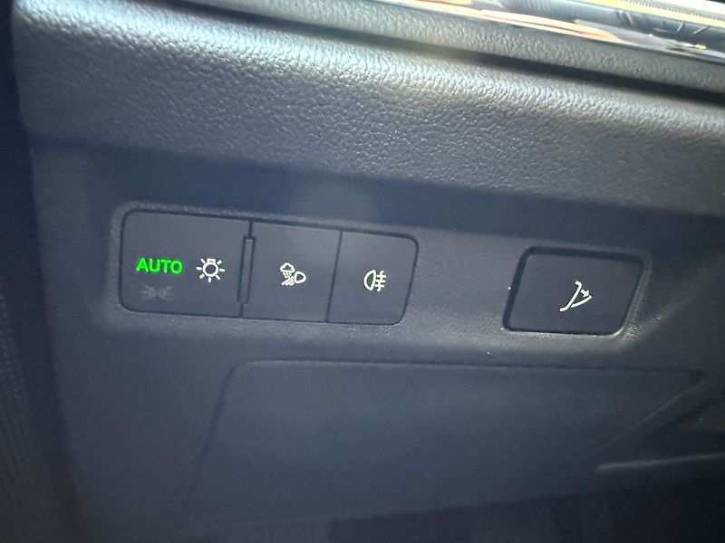 Škoda Enyaq 82 kWh / LOFT / Matrix LED/ Te - fotka 36 z 43