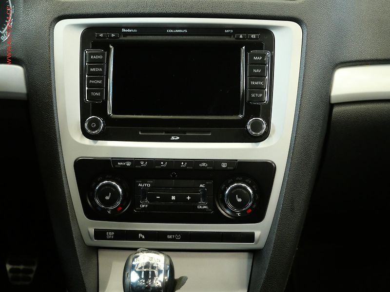 Škoda Octavia (2009) 2.0 TFSi, RS, xenon, autoAC - fotka 13 z 21