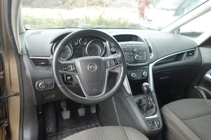 Opel Zafira 2,0DCi 96kW ČR ! 7 MÍST ! - fotka 25 z 38