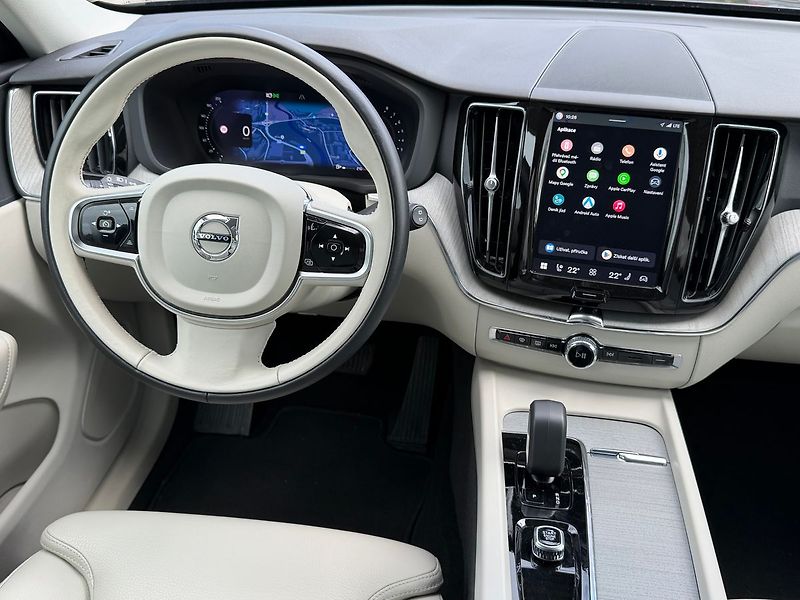 Volvo XC60 B5 AWD PLUS, LIGHT PAKET, ACC - fotka 22 z 24