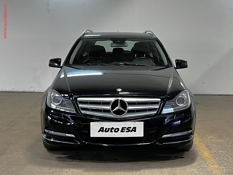 Mercedes-Benz Třídy C (2011) 1.8i C200, Avantgarde - fotka 2 z 16