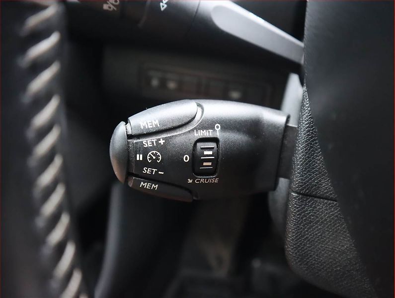Peugeot 308 (2016) 1.6 BlueHDi, Serv.kniha, Navi - fotka 16 z 19