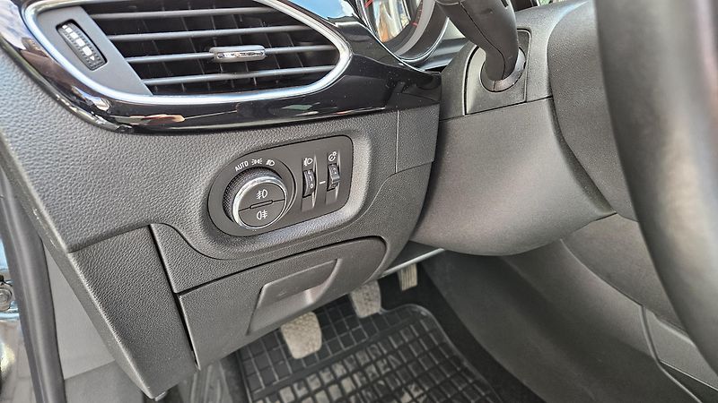 Opel Astra (2021) 1.2i Turbo 81kW  Elegance - fotka 17 z 37
