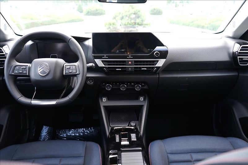 Citroën C4 (2026) 1,2 Hybrid 145k Automatic COLL - fotka 15 z 24