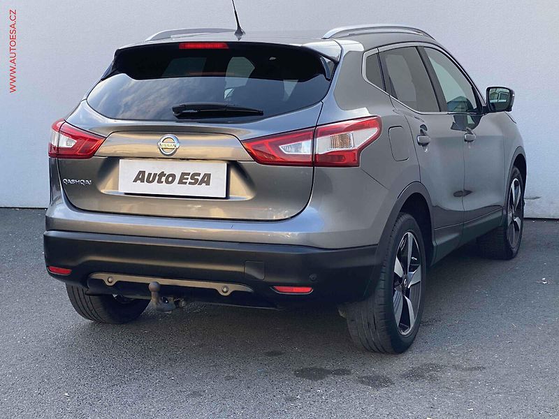 Nissan Qashqai (2015) 1.2 DiG-T, Acenta, panor - fotka 4 z 18