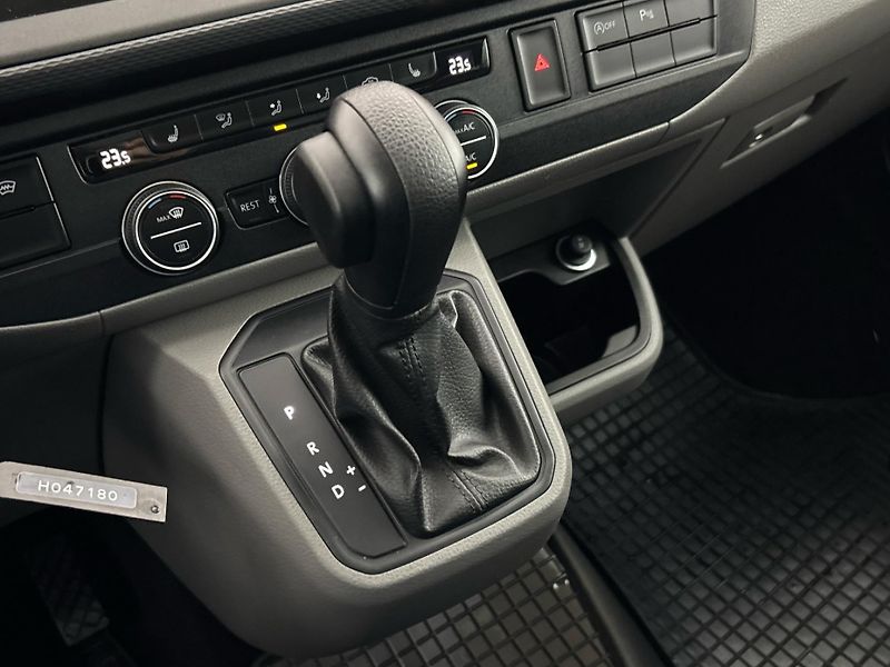 Volkswagen Caravelle Long DSG - fotka 20 z 26