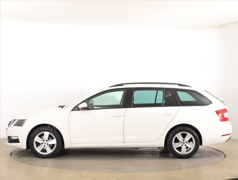 Škoda Octavia (2019) 1.6 TDI, Tempomat - fotka 3 z 16
