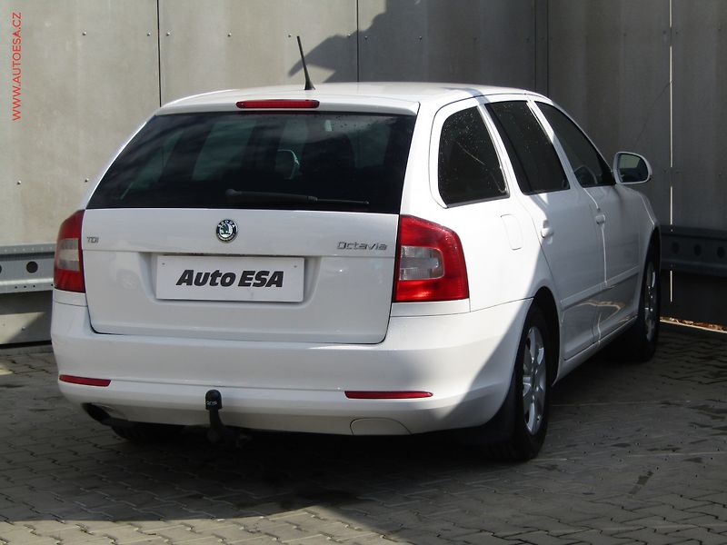Škoda Octavia (2012) 1.6 TDi, ČR, Ambition - fotka 4 z 18