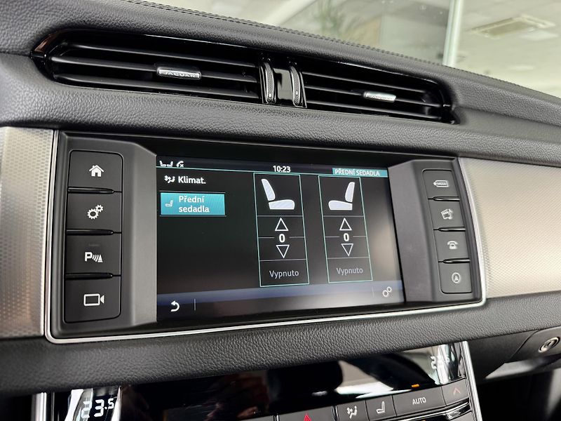 Jaguar XF 20d AUT*Panorama*Distronic - fotka 23 z 43