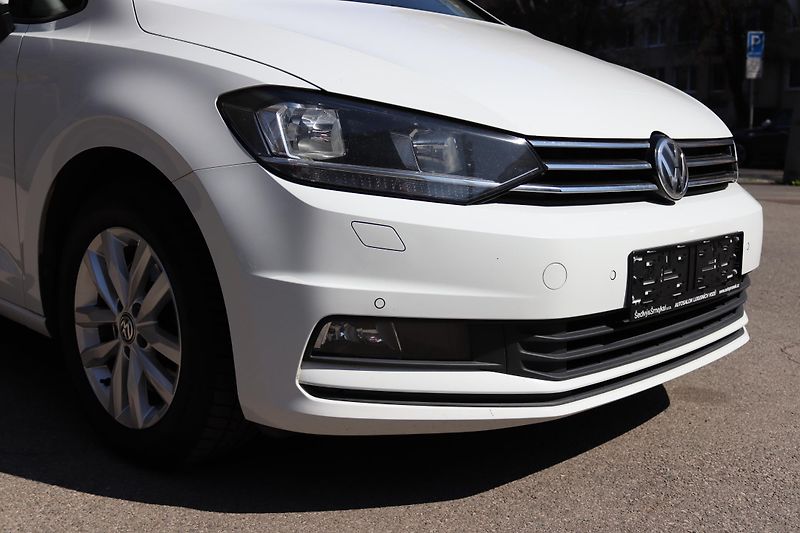 Volkswagen Touran 2.0TDI DSG 110kW - fotka 6 z 50