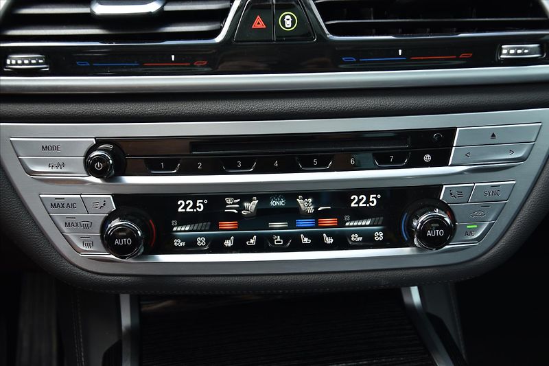 BMW Řada 7 740d xDrive 250kW LASER ČR - fotka 20 z 33