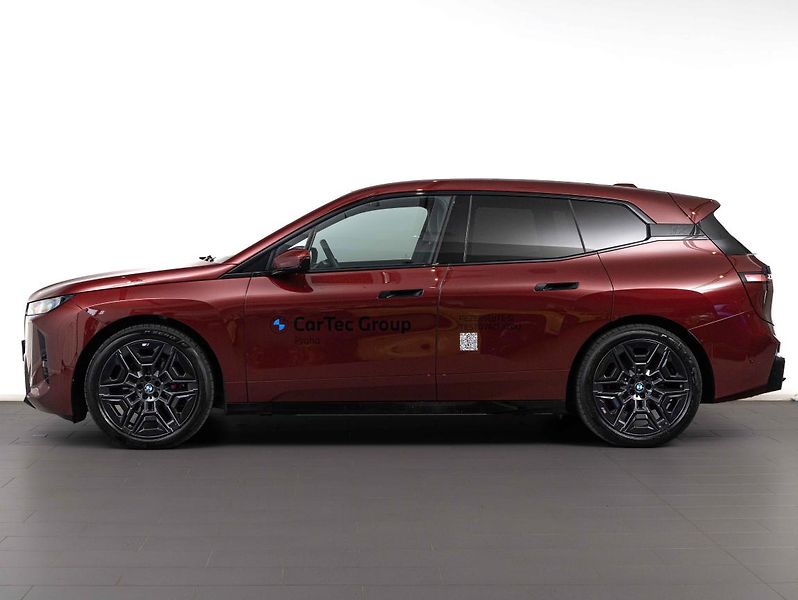 BMW iX xDrive45 - fotka 2 z 6
