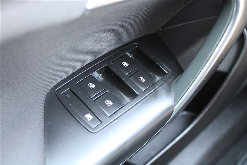 Opel Insignia 2,0 CDTi  NOVÉ V ČR,TAŽNÉ - fotka 11 z 25