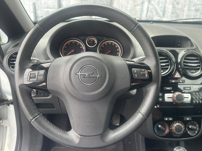Opel Corsa (2010) 1.2i,63KW,TEMPOMAT,111 EDITION - fotka 13 z 24