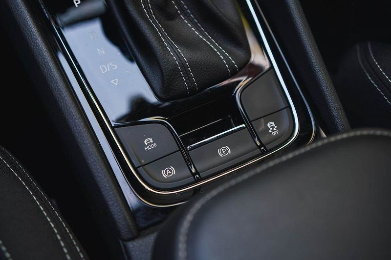 Škoda Karoq (2025) 2.0 TDI, 4X4, Navigace - fotka 29 z 32