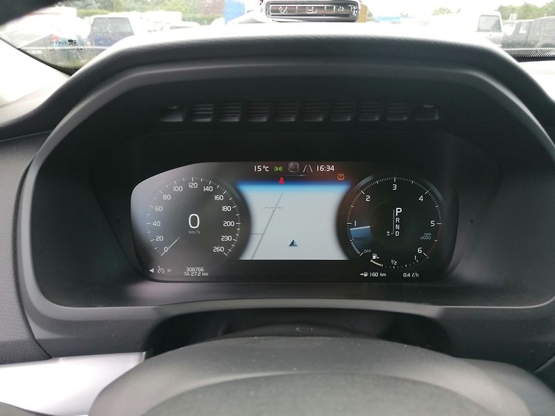Volvo XC90 (2015) D5 AWD Momentum Head-up - fotka 17 z 21