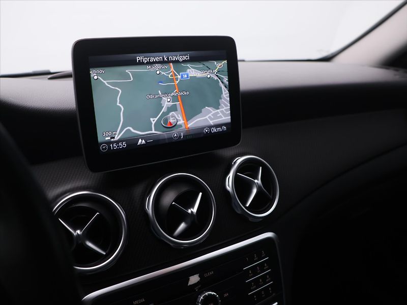 Mercedes-Benz GLA 2,1 200d 100kW 4Matic CZ DPH - fotka 17 z 29