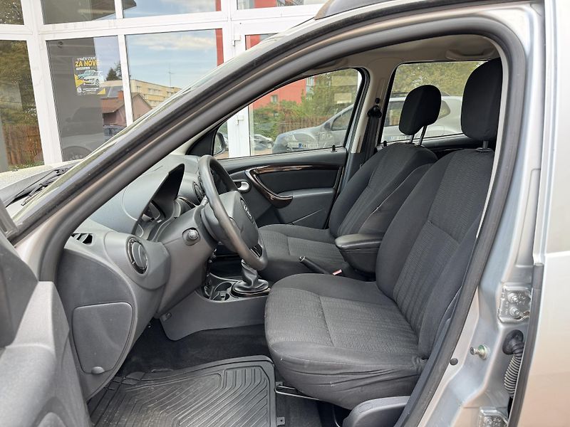 Dacia Duster (2012) 1.6i 77kW 4x4 - fotka 9 z 20